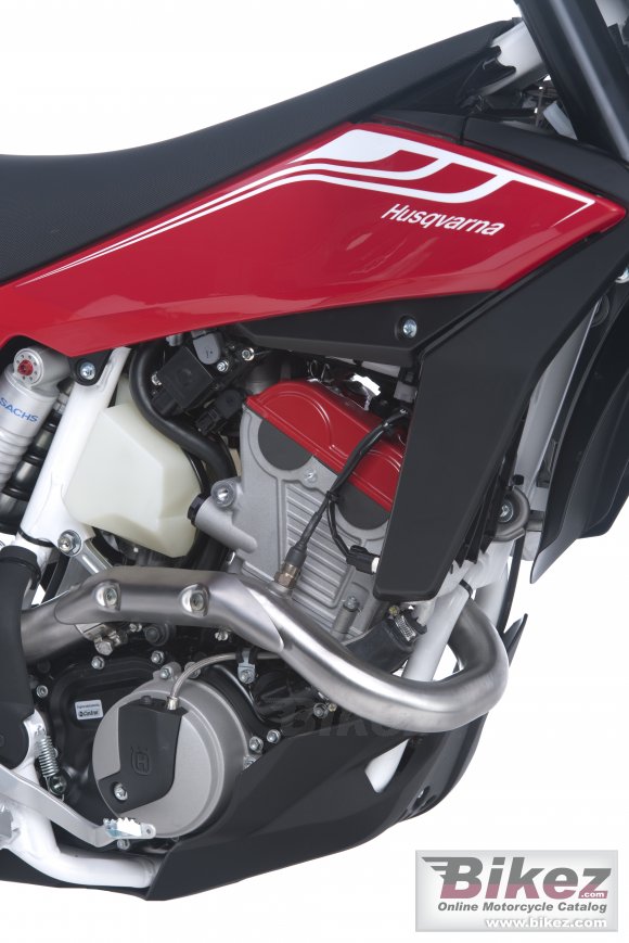 2011 Husqvarna SMR 449 photo